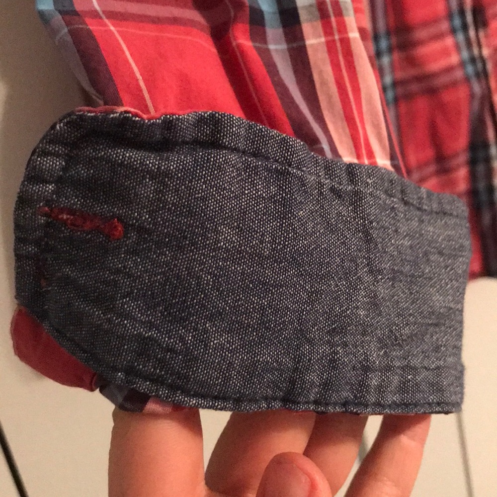 Button down - Picture 3 of 3